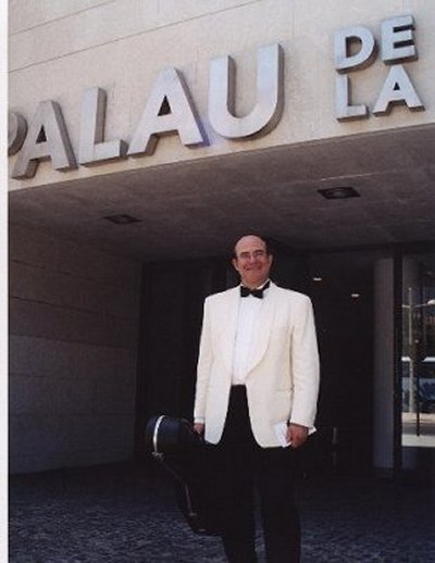 Giovanni Grano a las puertas del Palau de la M�sica  - Valen